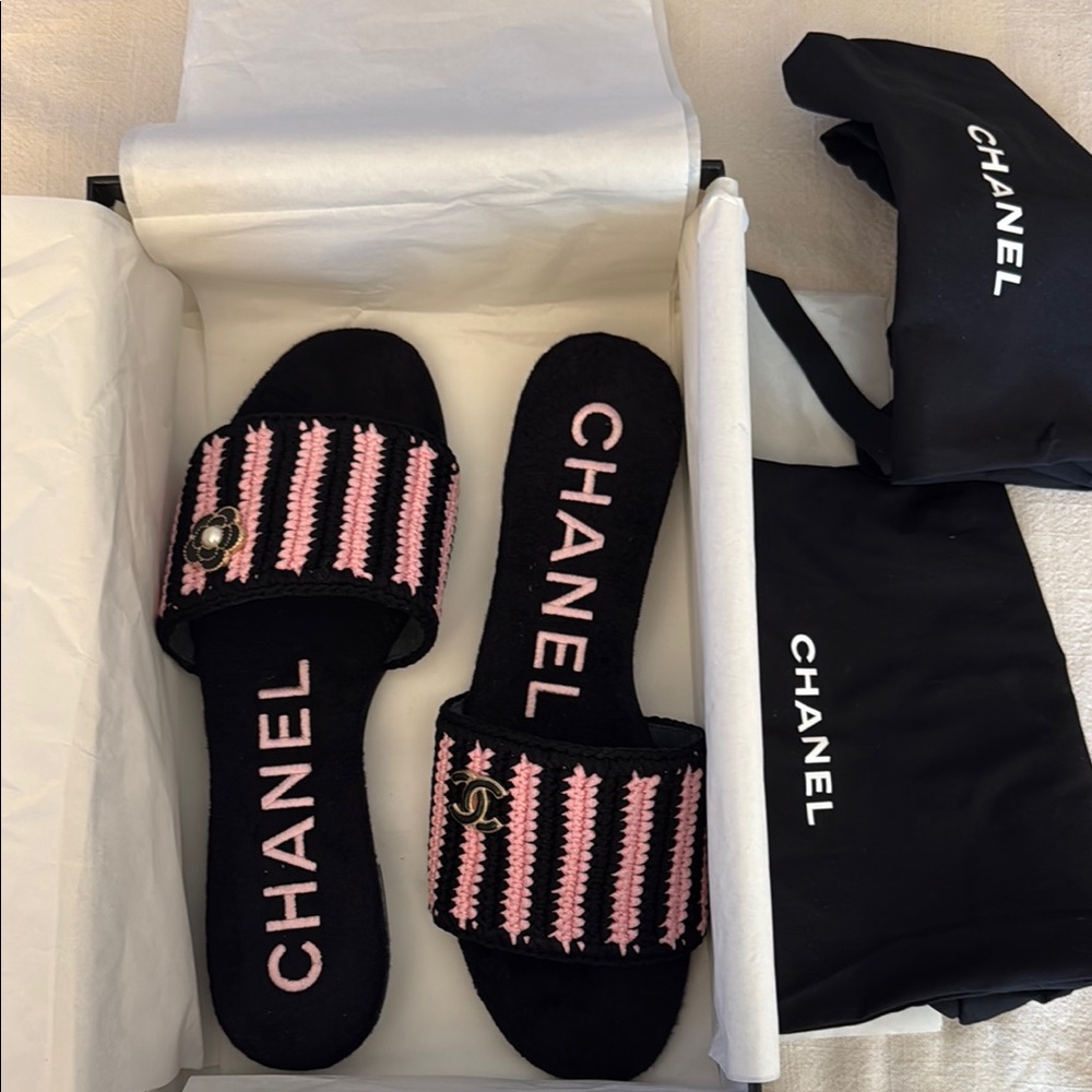 CHANEL Black and Pink Logo Slide Sandals